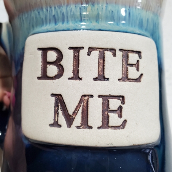 Tumbleweed Pottery North Carolina Large Blue & Tan 1980's "BITE ME" Coffee Mug - Picture 10 of 11